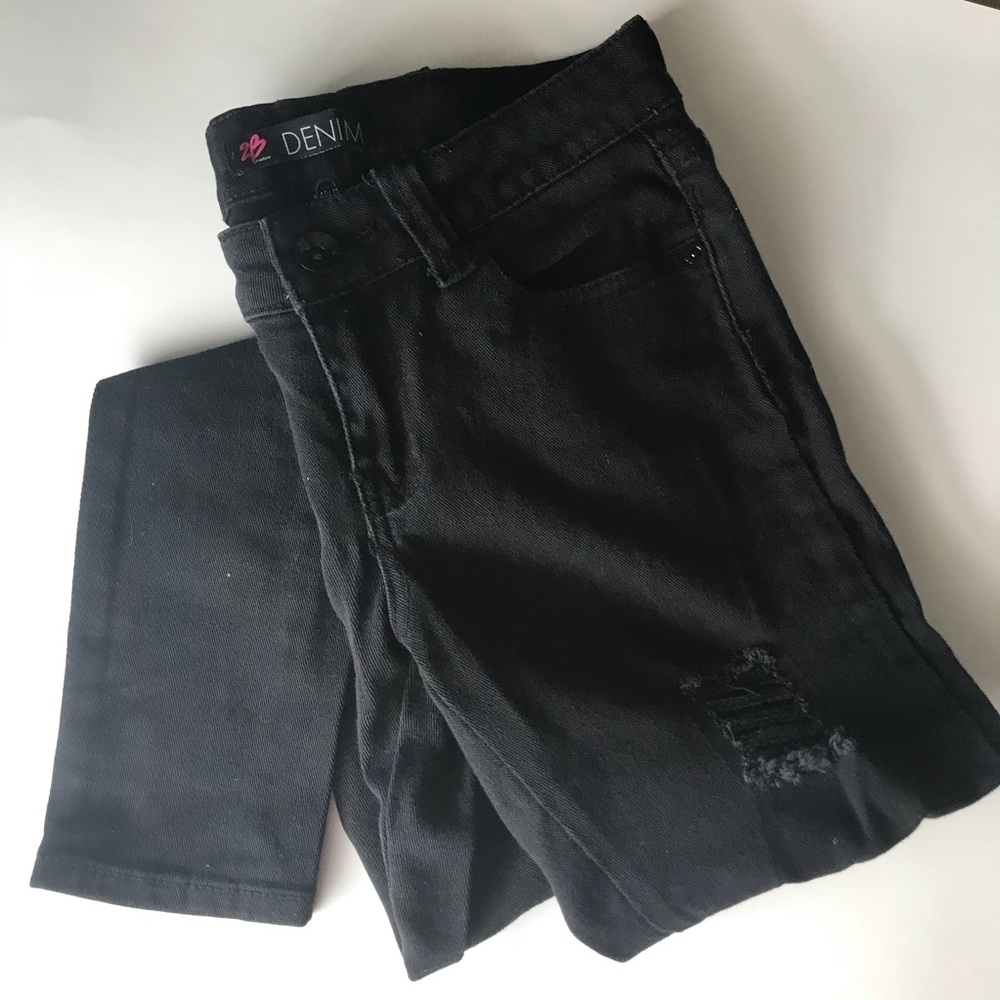 Black distressed skinny jeans